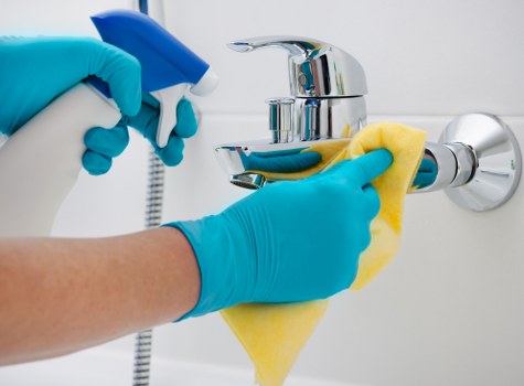 Bathroom sanitizing during move in cleaning service